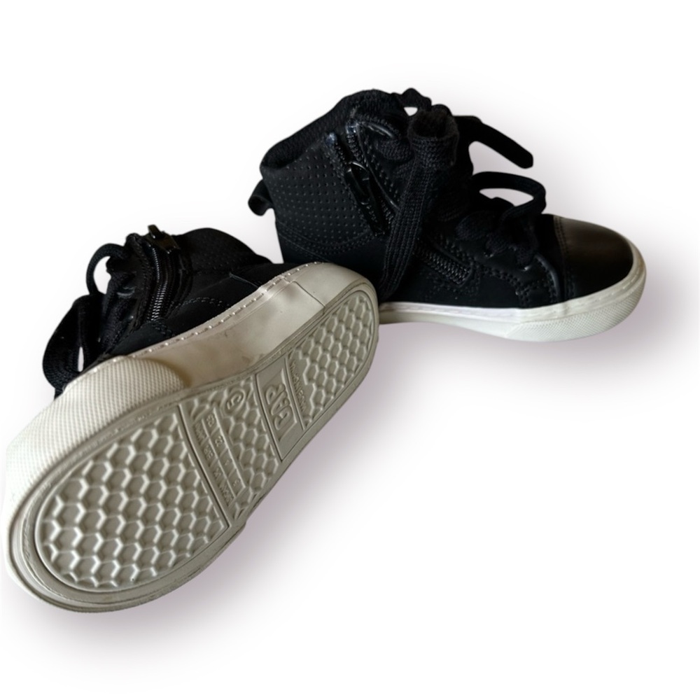 🛍️SALE🛍️ GAP Kids Black High-Top Sneakers - Picture 2 of 4